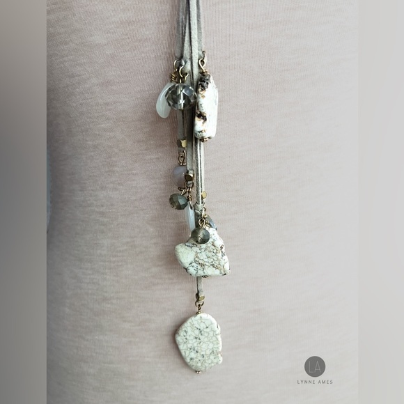 Faux stone Necklace - Picture 2 of 5